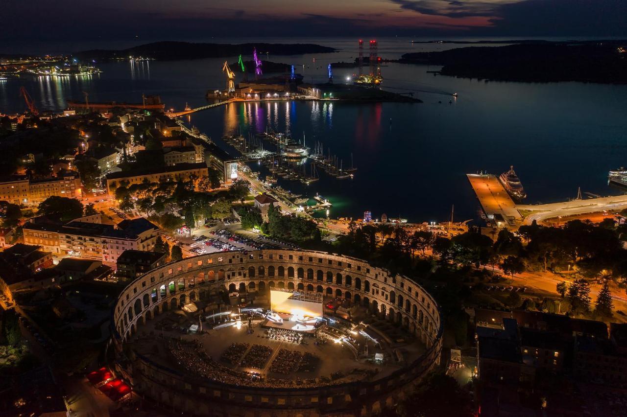 Mimoza Old Town Pula Apartments Buitenkant foto